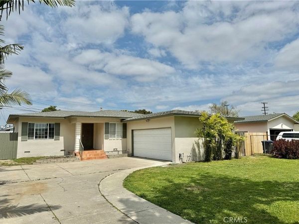 915 W Occidental Street, Santa Ana, CA 92707