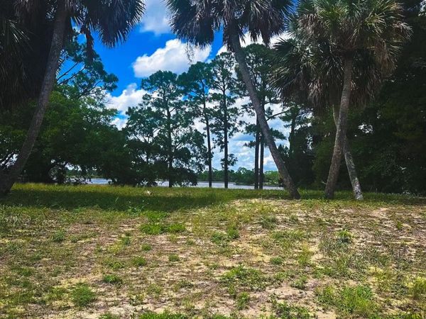 139 River Road , Carrabelle, FL 32322