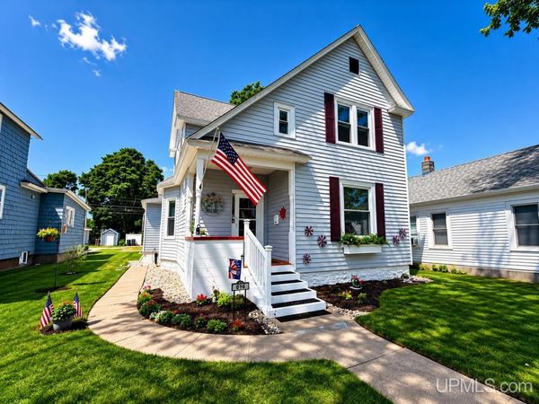 616 S 11th Street, Escanaba, MI 49829