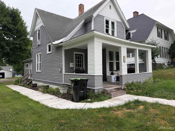 624 E B Street, Iron Mountain, MI 49801