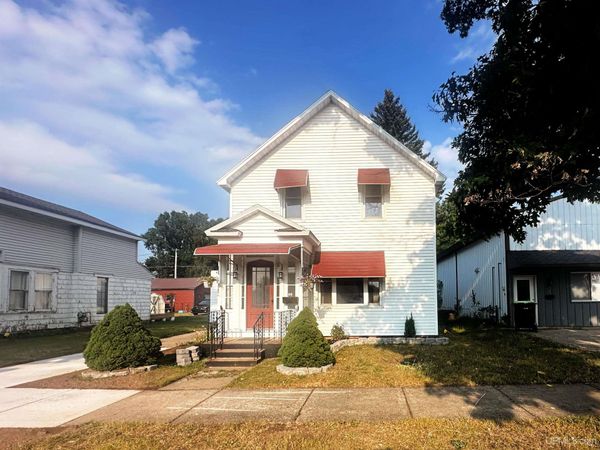 1017 River Avenue, Iron Mountain, MI 49801