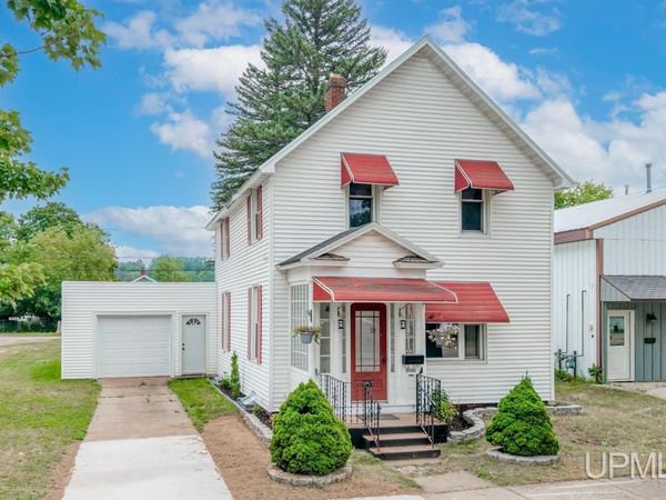 1017 River Avenue, Iron Mountain, MI 49801