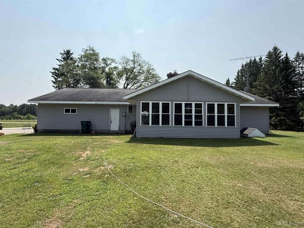 4815 Southside Road, Hiawatha Twp, MI 49854