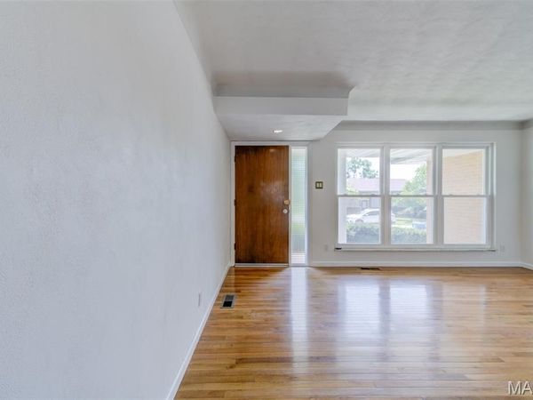 3403 Dekamay Drive , St Louis, MO 63125