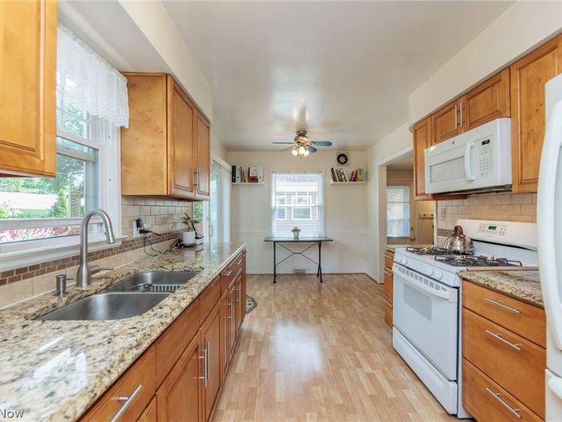 20212 Parklane, Rocky River, OH 44116 Photo 12