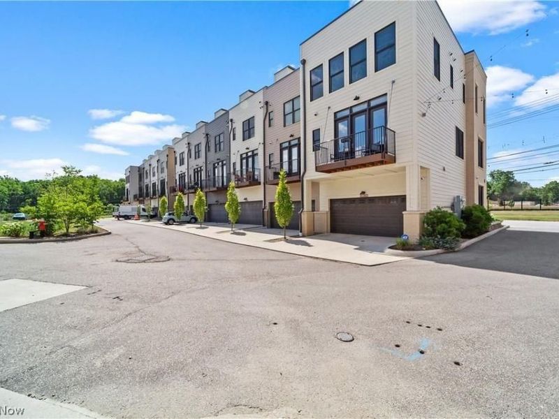 11206 N Park Place, Unit 4, Cleveland, OH 44104 Photo 1