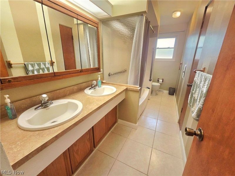 5675 Andover Boulevard, Garfield Heights, OH 44125 Photo 18