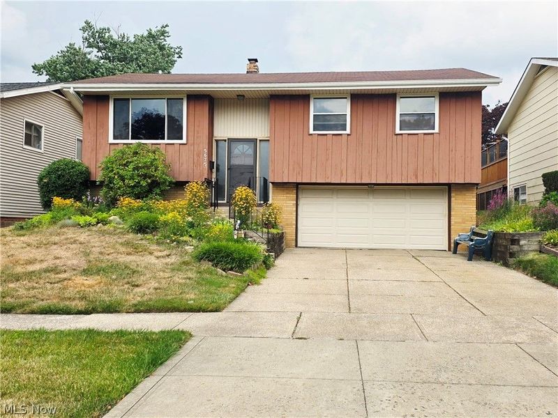 5675 Andover Boulevard, Garfield Heights, OH 44125 Photo 2