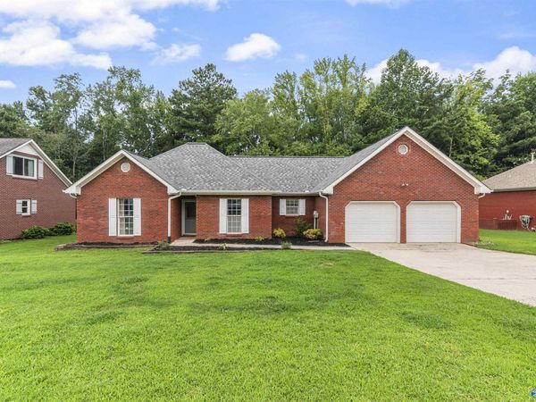907 Bellemeade Street SW, Hartselle, AL 35640