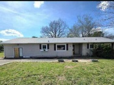 300 4th St Street, Hazel, KY 42049