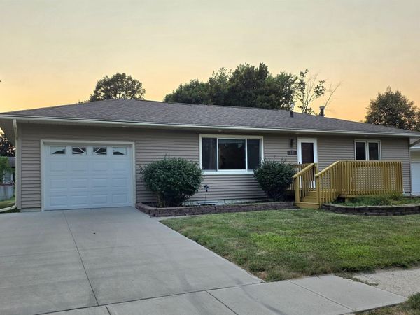 127 Parkview Drive, Webster City, IL 50595