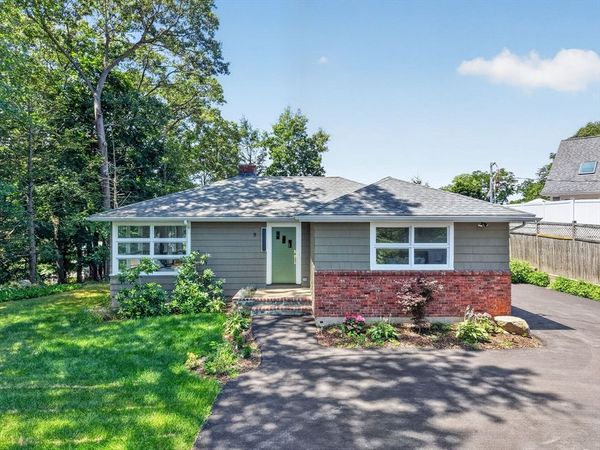 8 Everett St, Wakefield, MA 01880