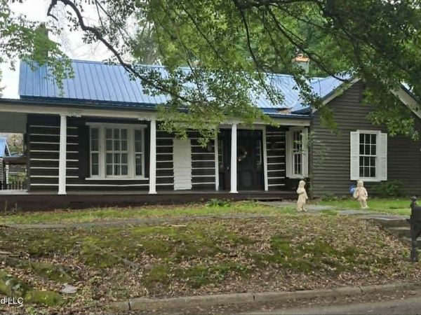 265 E Falconer Avenue, Holly Springs, MS 38635
