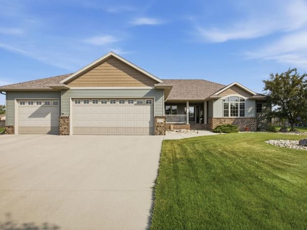 4219 50th Avenue S, Fargo, ND 58104