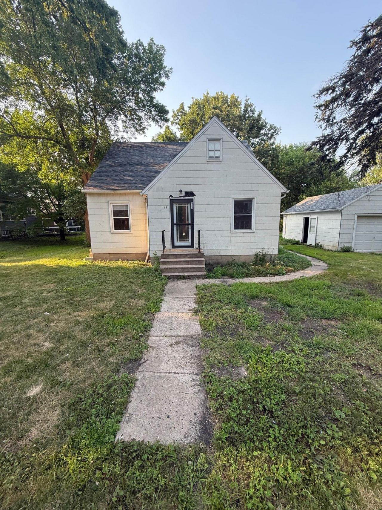 523 E 11th Street , Gibbon, MN 55335
