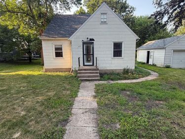 523 E 11th Street , Gibbon, MN 55335