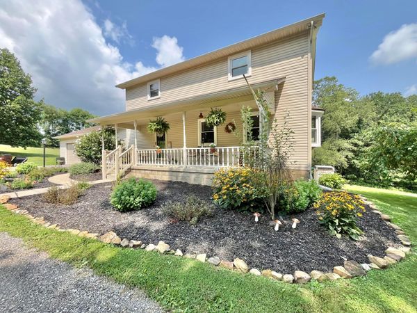 524 W Rushville Road NE, Lancaster, OH 43130