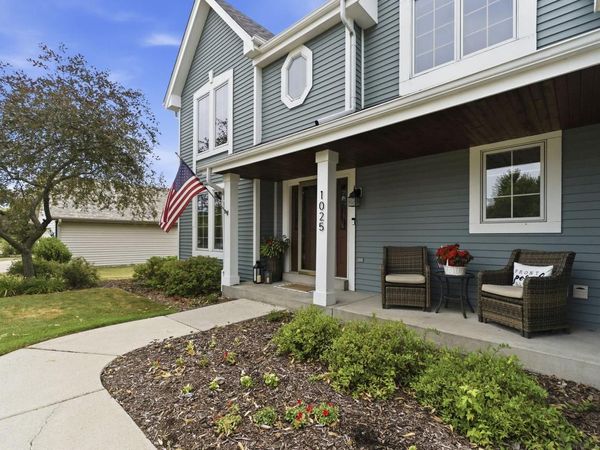 1025 E Meadow TERRACE, Oak Creek, WI 53154
