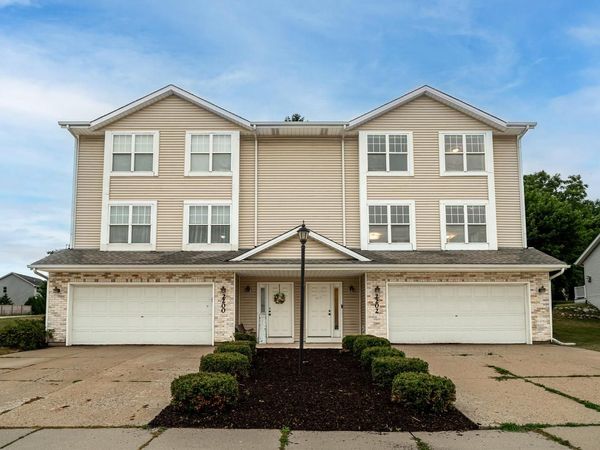 2200 Patrick LANE, Unit 2202, Waukesha, WI 53188