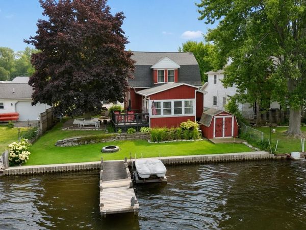 130 Duryeas Point, Michigan Center, MI 49254