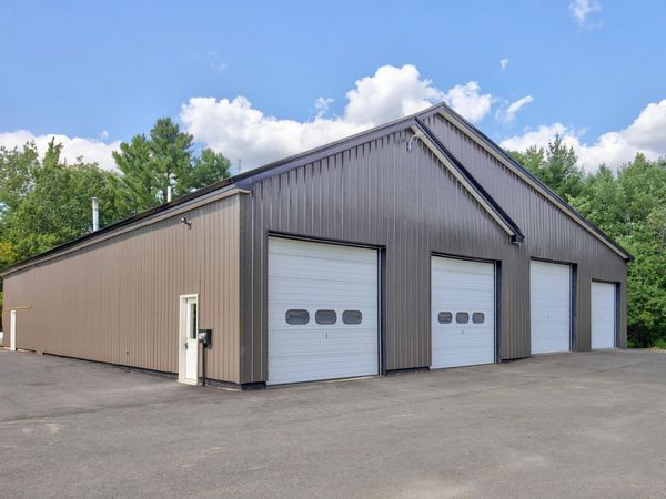 2660 Western Avenue , Newburgh, ME 04444