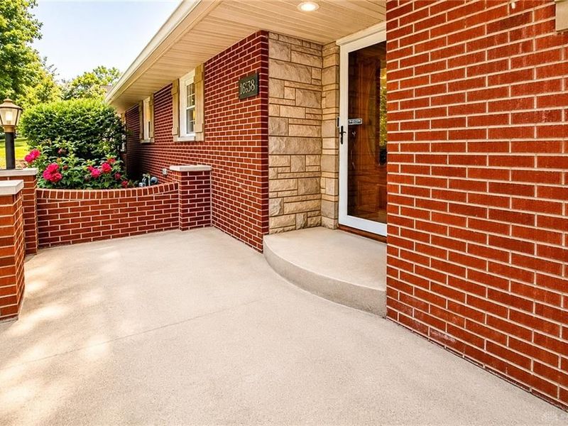 1638 Greene Valley Drive, Beavercreek, OH 45432 Photo 4