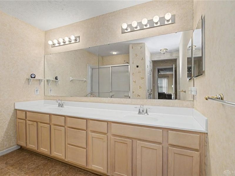 2552 Greenlefe Drive, Beavercreek, OH 45431 Photo 18