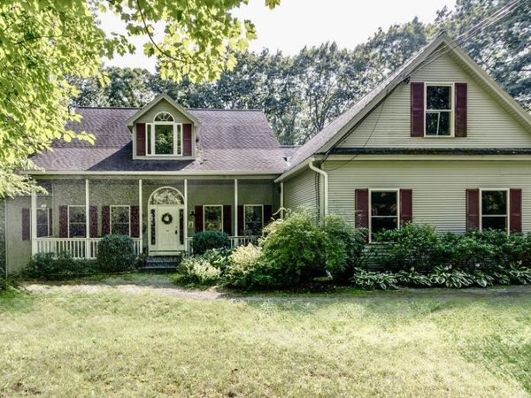 14 Fieldstone Drive, Hooksett, NH 03106