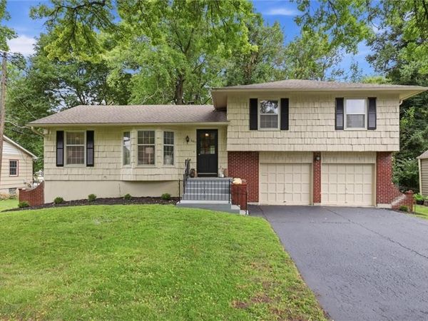 6411 W 69th Street, Overland Park, KS 66204