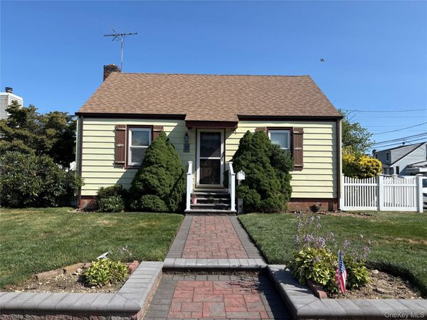 39 Emma Street, Bethpage, NY 11714