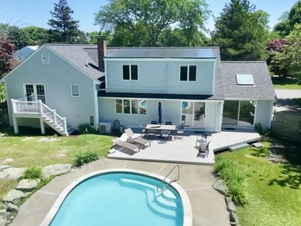 8 Marbee Rd, Rockport, MA 01966