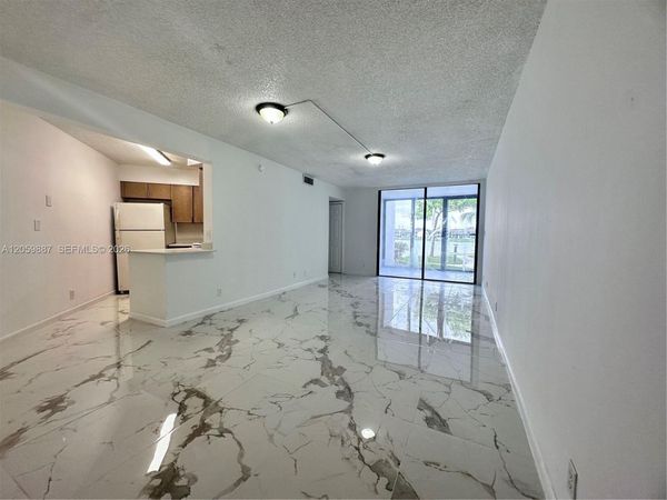 212 Lake Pointe Dr , Unit 107, Oakland Park, FL 33309