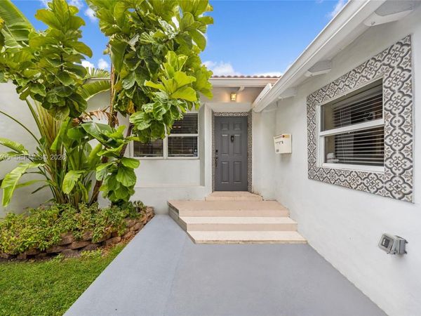 1324 Normandy Dr , Miami Beach, FL 33141