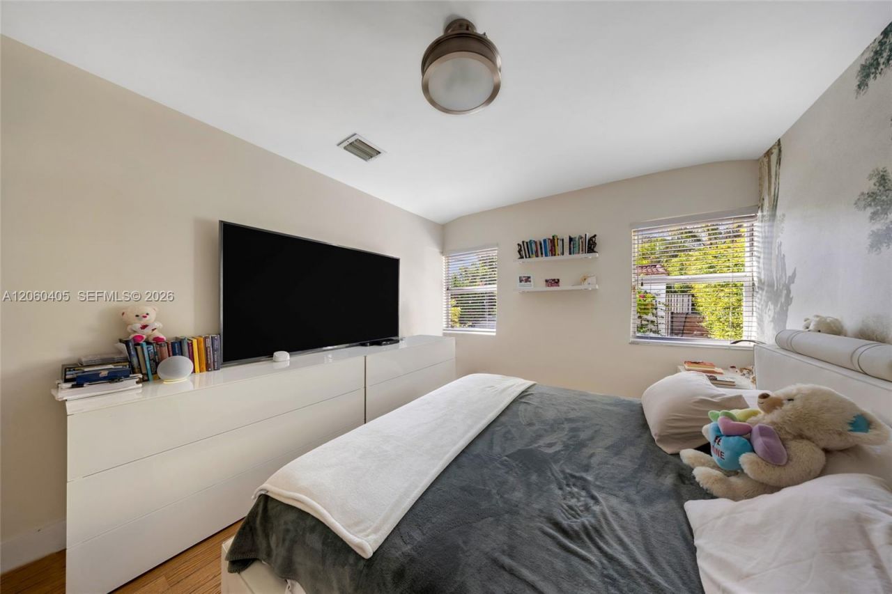 1324 Normandy Dr , Miami Beach, FL 33141 Photo