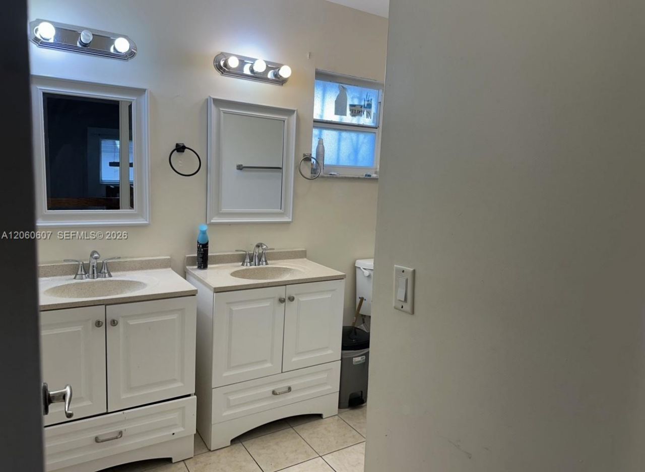 18849 NW 78th Pl, Unit A, Miami Lakes, FL 33015 Photo