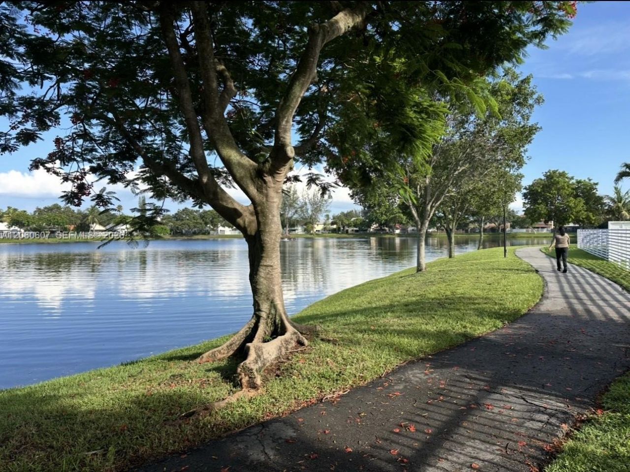 18849 NW 78th Pl, Unit A, Miami Lakes, FL 33015 Photo
