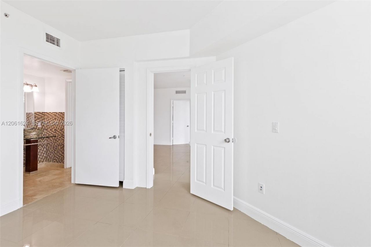 350 S Miami Ave , Unit 1805, Miami, FL 33130 Photo