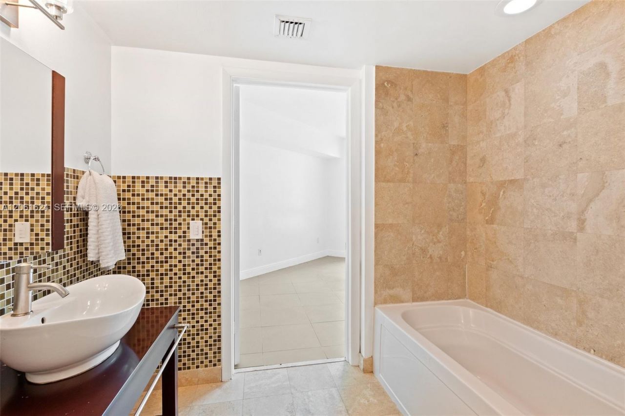 350 S Miami Ave , Unit 1805, Miami, FL 33130 Photo
