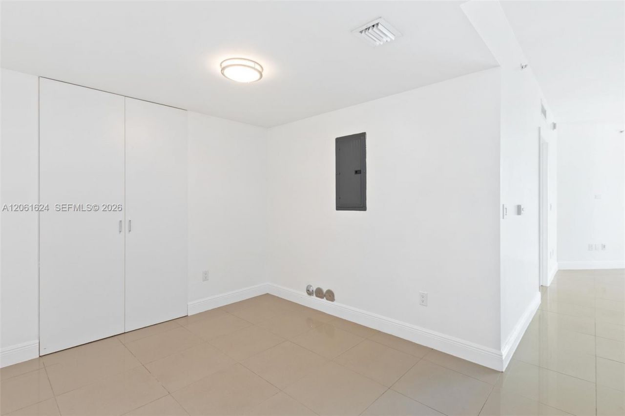 350 S Miami Ave , Unit 1805, Miami, FL 33130 Photo