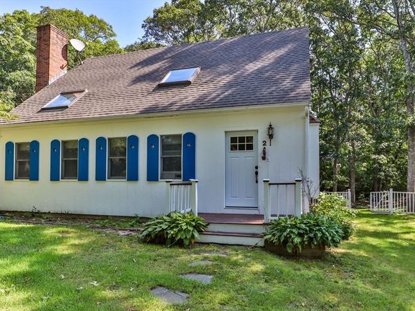 2 Sharon Ln, Sandwich, MA 02644