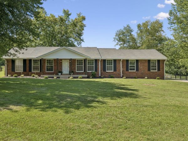 920 Clearview Rd, Cottontown, TN 37048