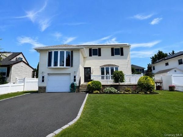 42 Marbourne Road , Bethpage, NY 11714