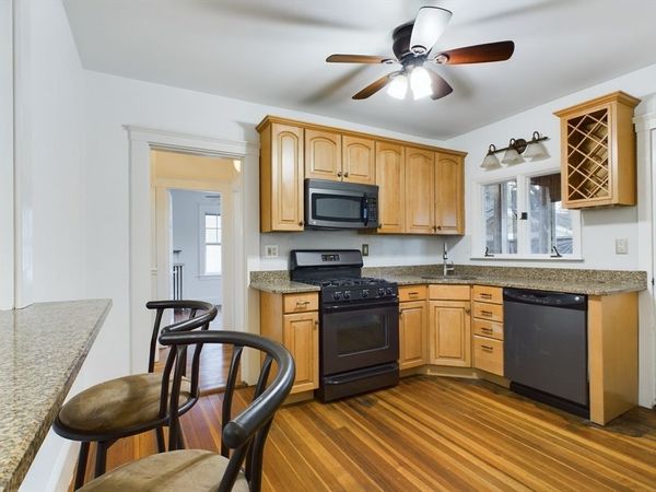 25 Rowe St, Unit 1, Newton, MA 02466