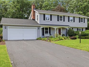 36 Autumn Oak Circle, Penfield, NY 14526