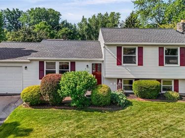 212 Overland Trail, West Henrietta, NY 14586