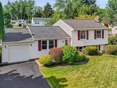 212 Overland Trail, West Henrietta, NY 14586