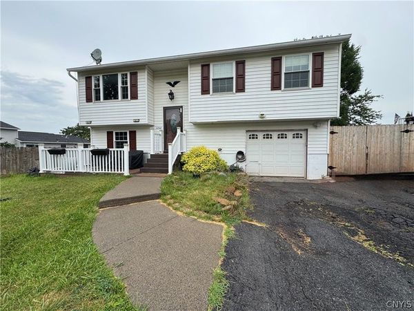 4748 Haverton Lane, Liverpool, NY 13090