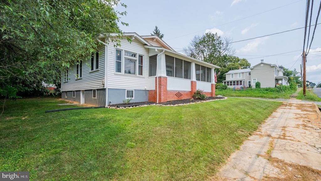 305 Virginia Avenue, Shenandoah, VA 22849 Main Photo