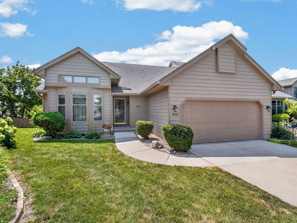 1932 Maple Circle, West Des Moines, IA 50265