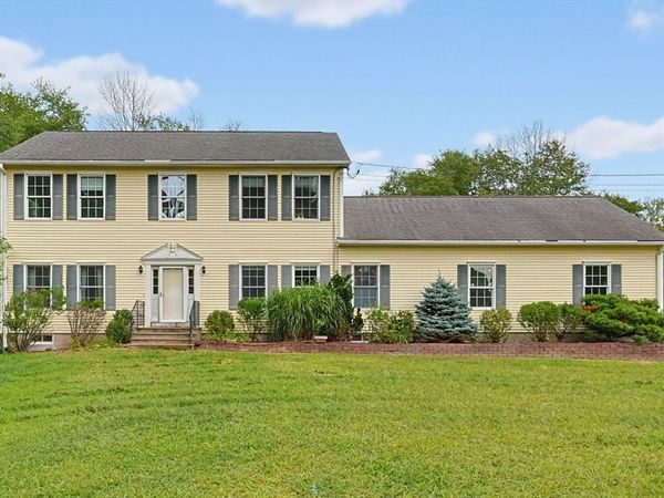 30 Pearl St, Upton, MA 01568